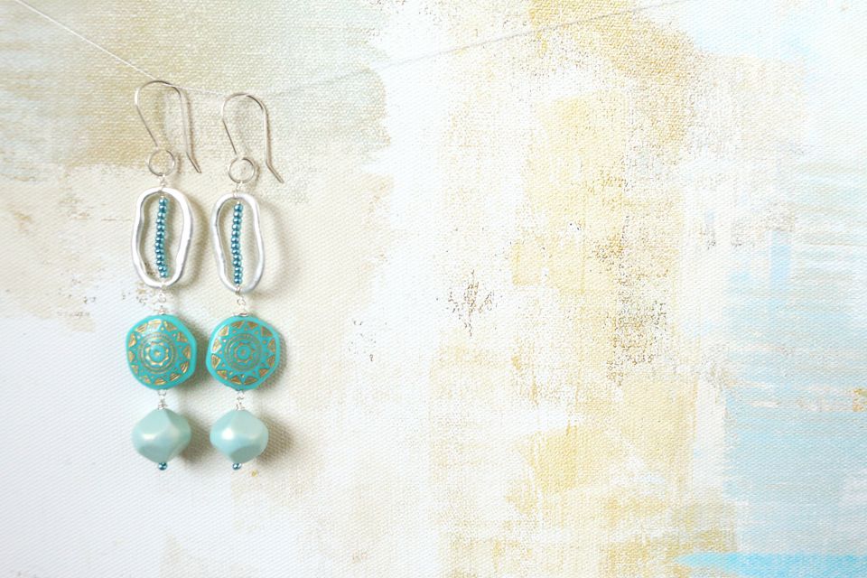 日常に彩りを添える日傘の魅力