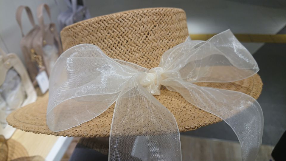 折りたたみ傘で楽しむ雨の日ファッション