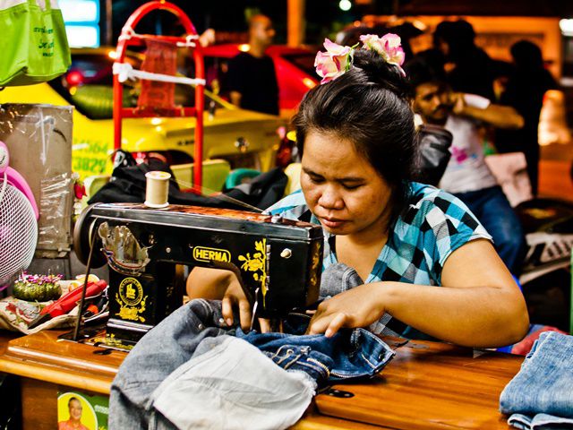 男性用日傘で魅せる夏のスタイル